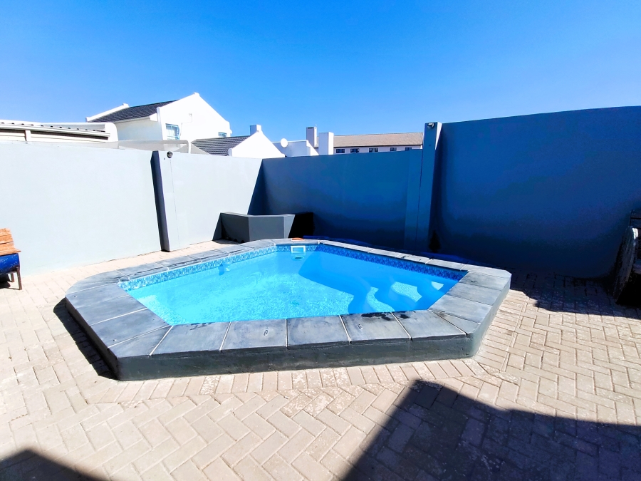 4 Bedroom Property for Sale in Britannia Bay Western Cape